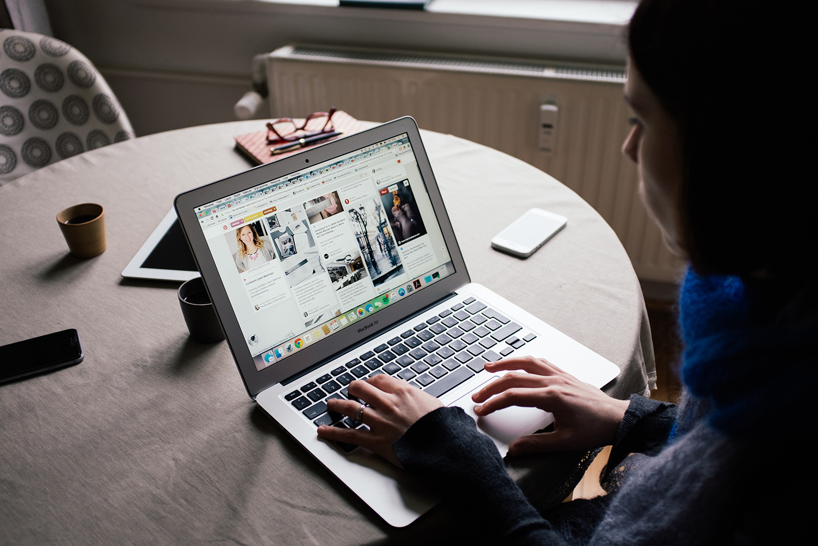 Girl is browsing Pinterest on her MacBook Air