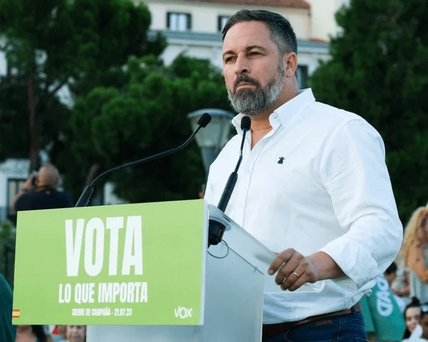 Pedro Burruezo vuelve por sus fueros tras el periodo navideño y, habida cuenta de lo que está pasando en tantos lugares del mundo, reflexiona sobre qué podría acontecerle al sector ecológico con un hipotético triunfo en las urnas de la extrema derecha…